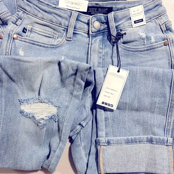 Judy Blue Denim Jeans with Star Pocket Detail- The Justice Mid-Rise Americana - Picture 4 of 5